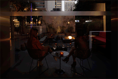 DS-DuO-patio-fireplace-chat.gif